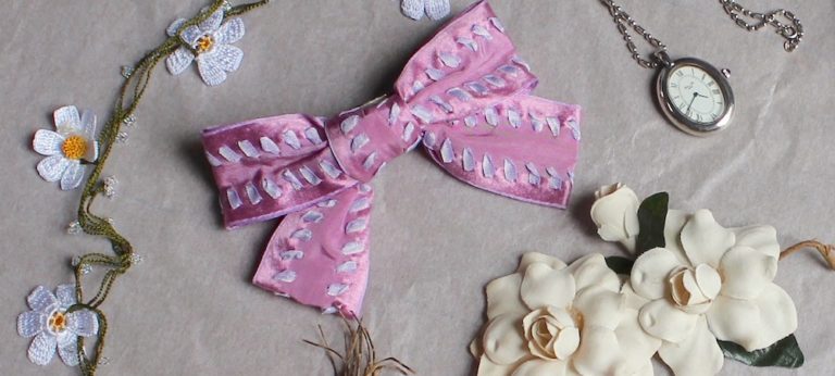 アイボリーのネックレス