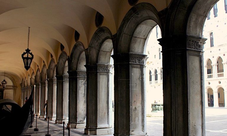 古い家具を送ってもらう